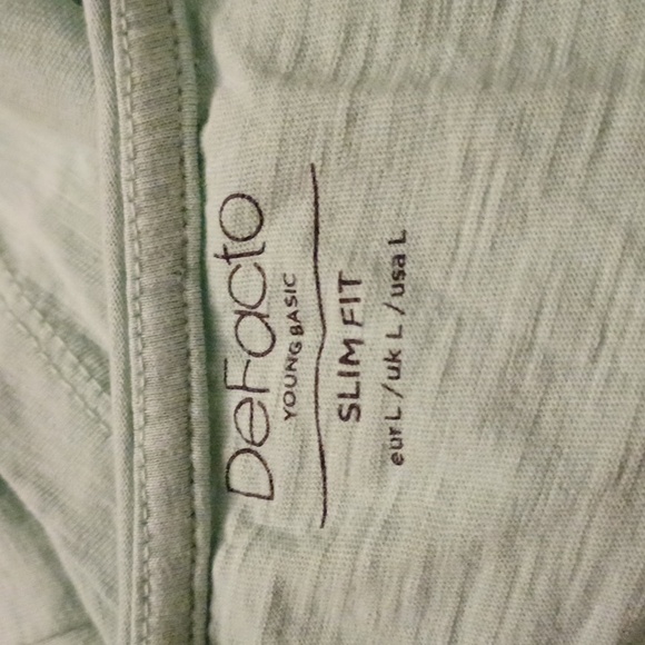 4/$40 Light Green Tee - Size Large - Picture 5 of 5